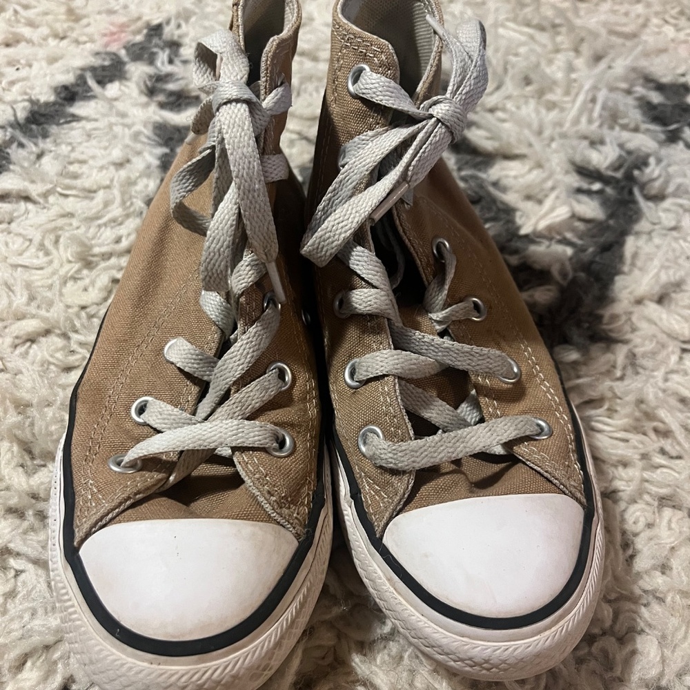 Converse - Picture 2 of 3